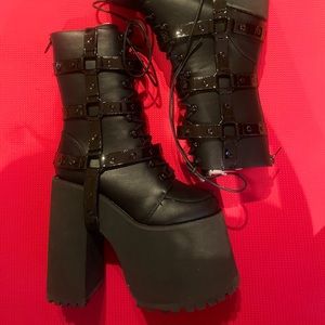 CUTE EMO BOOTS!!! <3 . Brand New & Never worn :3 Size 7 US ♡
